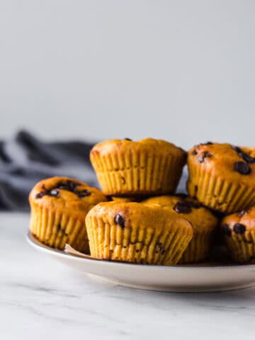 Vefgane Orangen-Kürbis Muffins mit Schokolade #vegan #Muffins #Kürbis