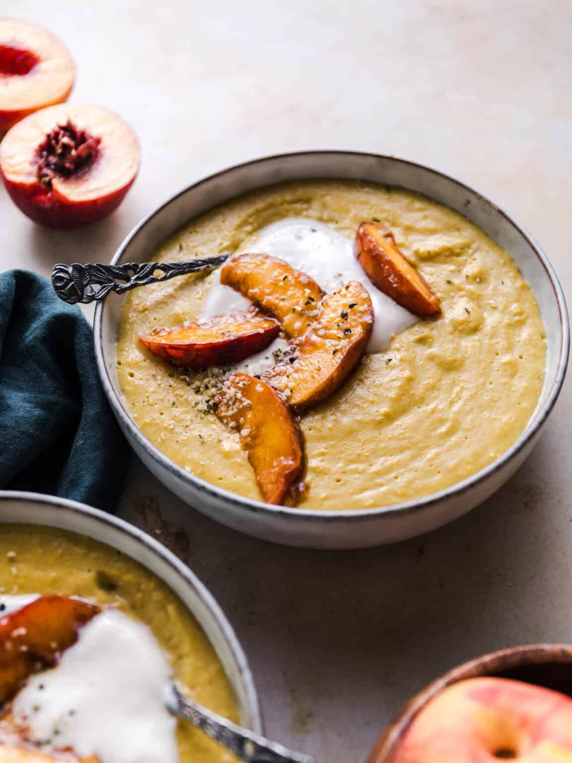 Süße Frische Polenta Mit Gebratenen Nektarinen - Veggie Jam